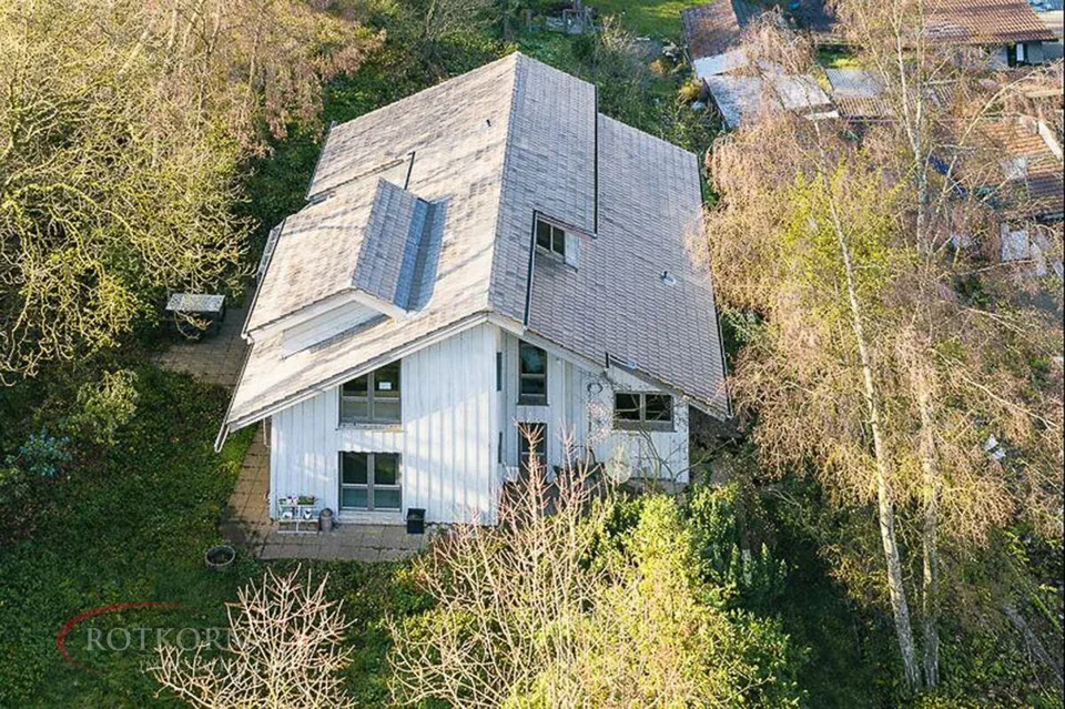 Maison unifamiliale de 7,5 pièces avec hangar de stockage