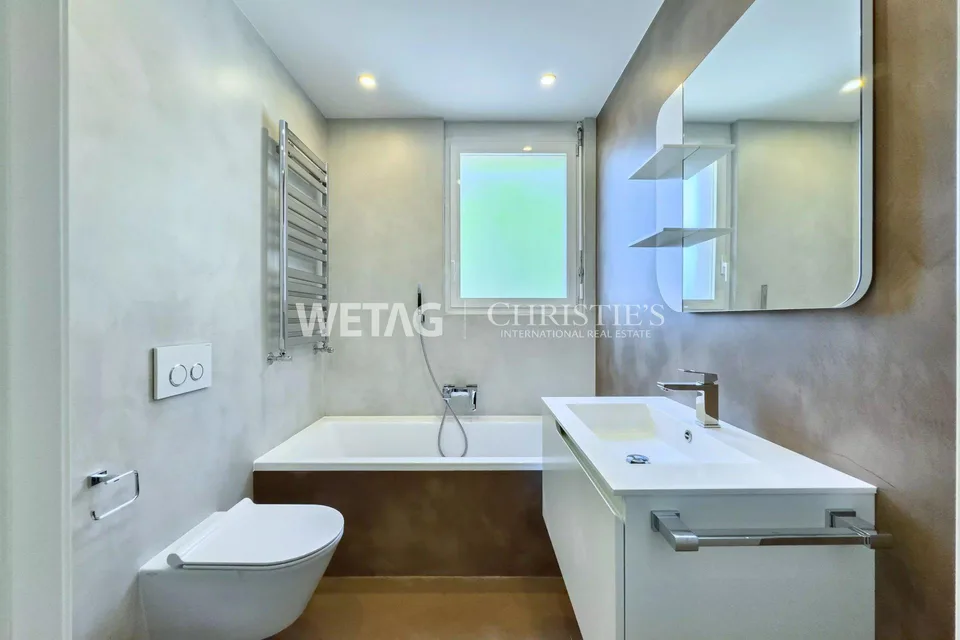 A Lugano: Elegante villa a schiera con giardino privato & ampia vista lago in vendita, anche utilizzabile come seconda casa – foto 9 di 12