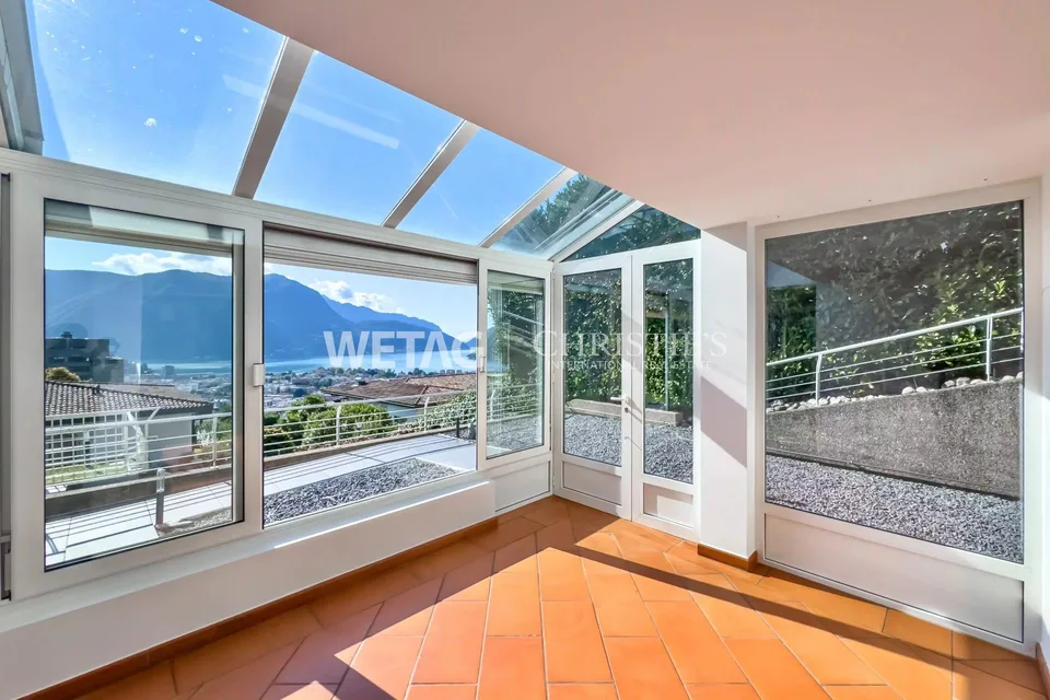 A Lugano: Elegante villa a schiera con giardino privato & ampia vista lago in vendita, anche utilizzabile come seconda casa – foto 8 di 12