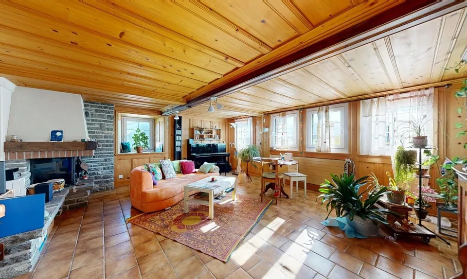 Maison spacieuse à fort potentiel dans un cadre paisible
