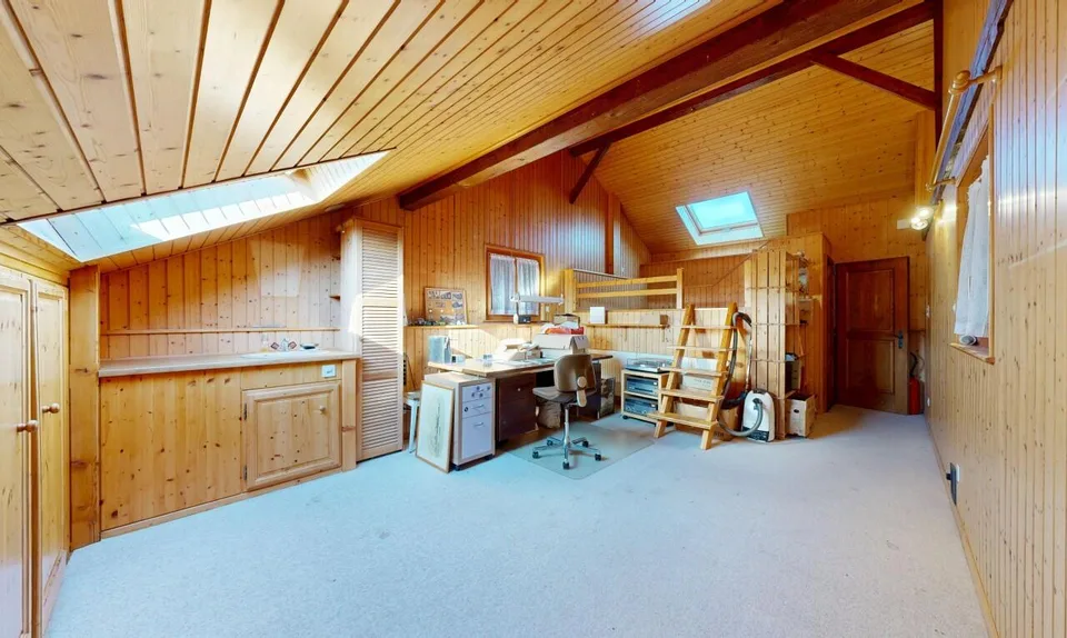 Geräumiges Haus mit großem Potenzial in ruhiger Lage – Foto 8 von 19