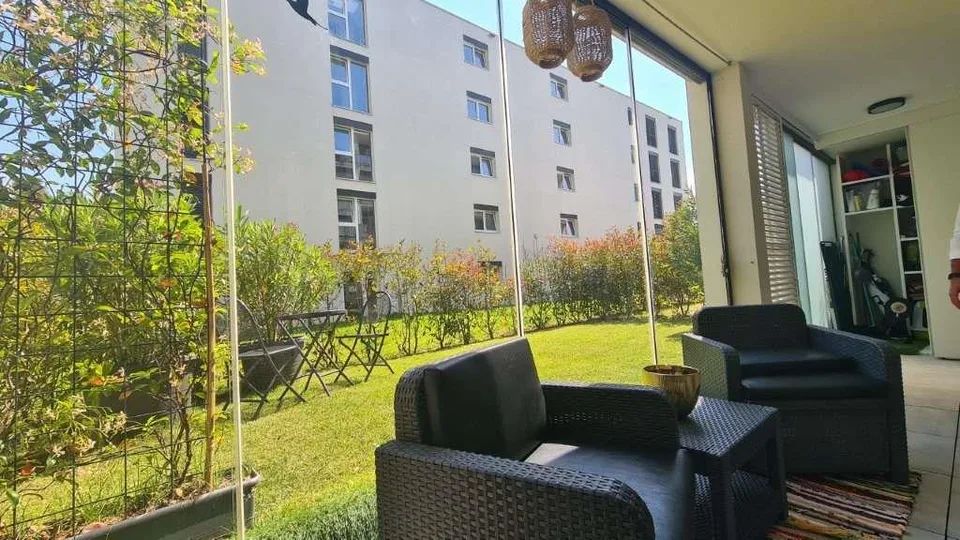 MENDRISIO: GRANDE 2.5 LOC. CON VERANDA E GIARDINO