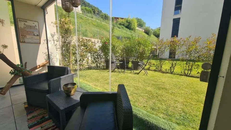 MENDRISIO: GRANDE 2.5 LOC. CON VERANDA E GIARDINO