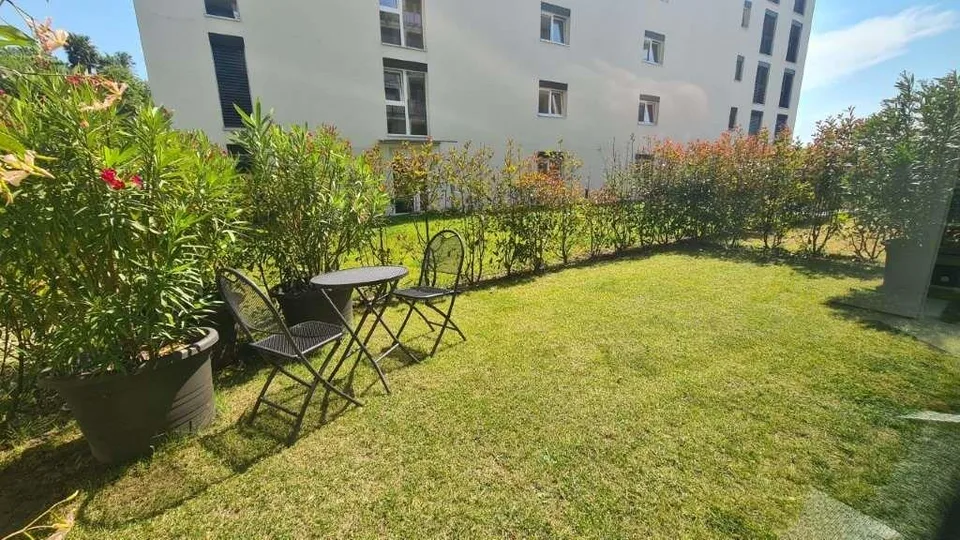 MENDRISIO: GRANDE 2.5 LOC. CON VERANDA E GIARDINO