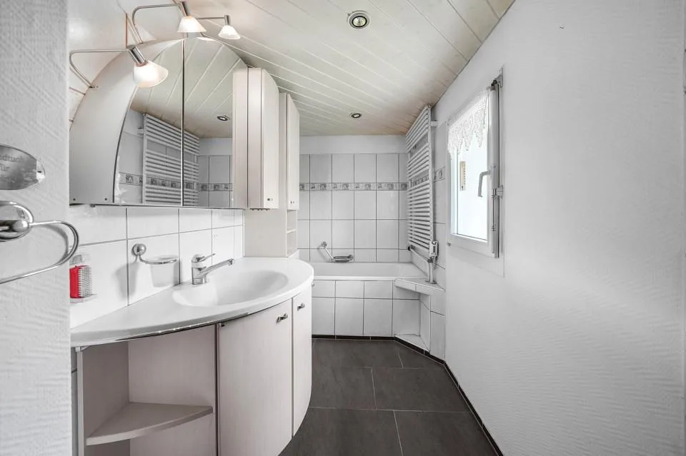 Grande maison d'habitation avec annexe – photo 7 sur 13