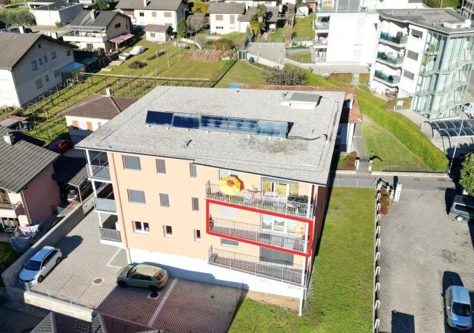 Refuge à Biasca : appartement 3.5 pièces avec terrasse, adapté comme résidence secondaire, climatisation et 2 places de parking couvertes incluses