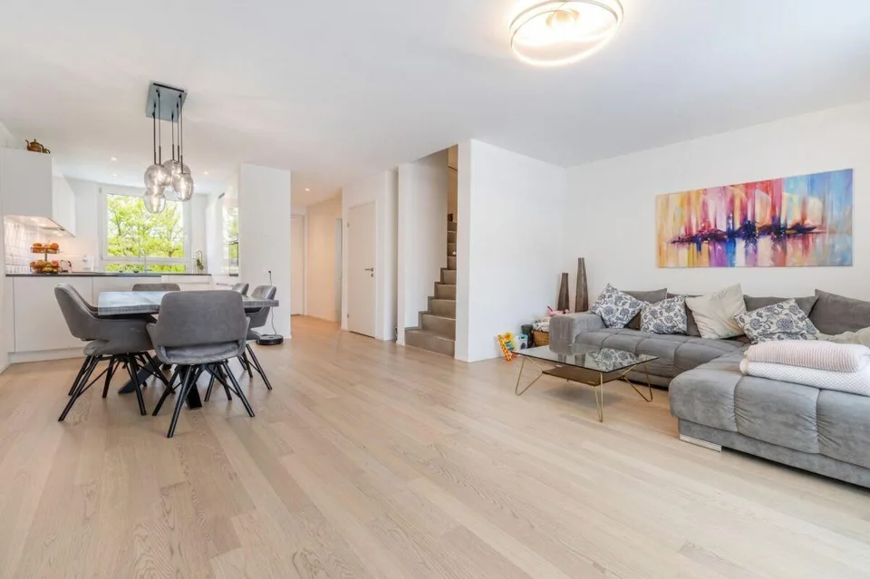 Maison mitoyenne moderne de 7,5 pièces directement sur la réserve naturelle de Töss