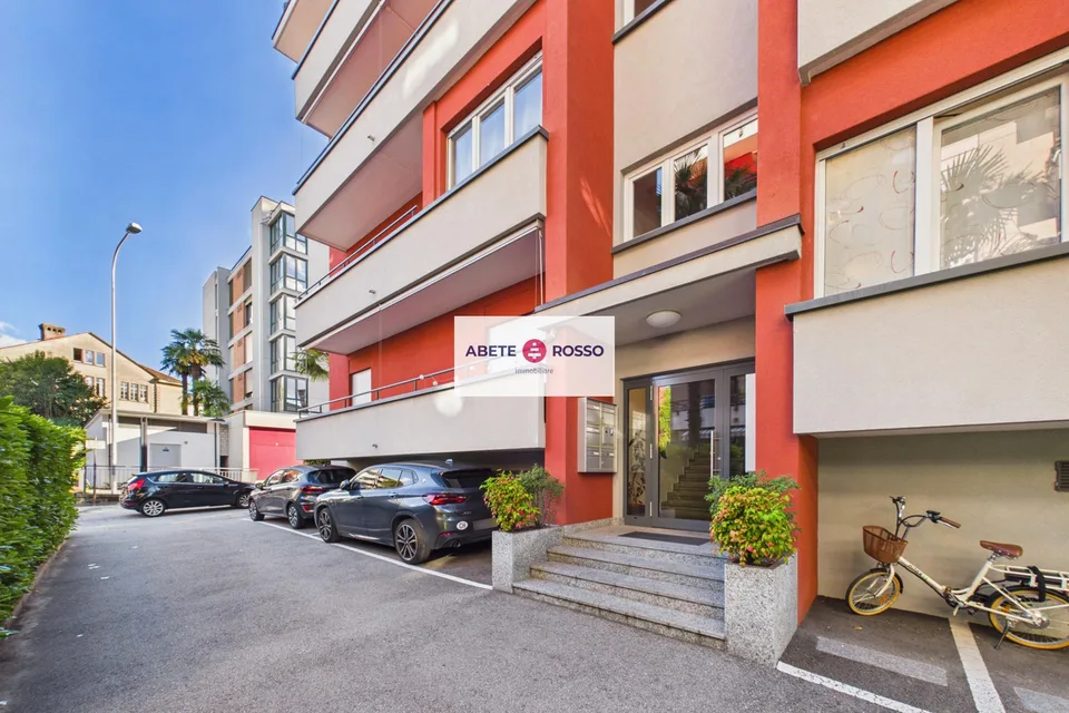 4 comfortable and functional rooms, just two steps from the station and the center of Lugano