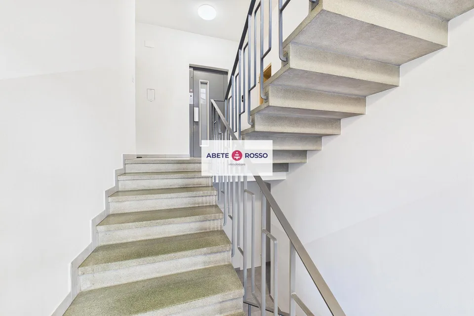 4 comfortable and functional rooms, just two steps from the station and the center of Lugano