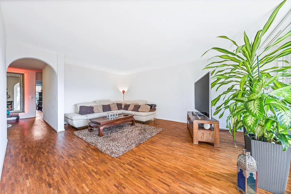 RESERVIERT: Grosszügige Wohnung mit modernem Ausbau