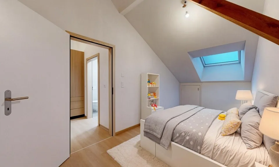 Splendida appartamento 5.5p sotto il tetto orientato a sud in un edificio storico! – foto 9 di 18