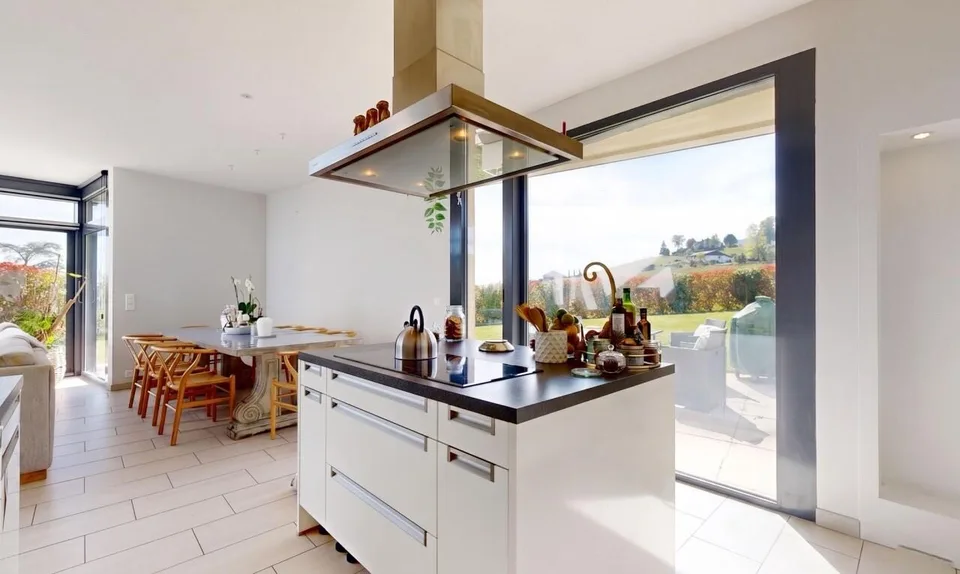 Casa contemporanea con volumi eccezionali e vista sul lago e sulle Alpi – foto 9 di 18