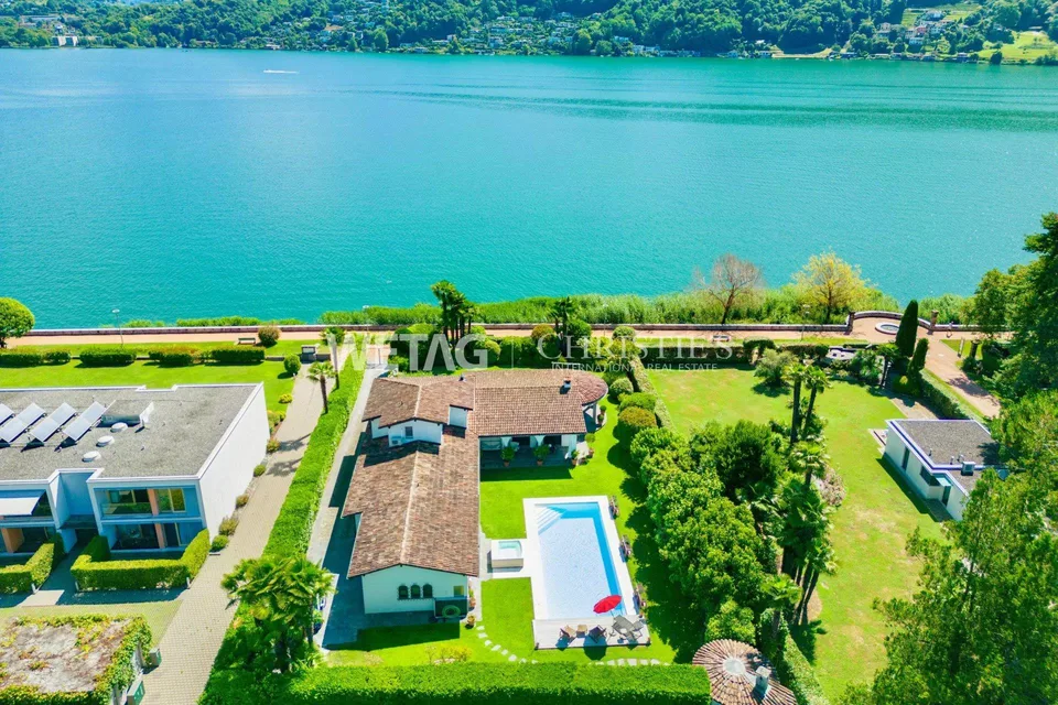 Elegante Villa mit Pool in Lugano-Magliaso zu verkaufen, direkt am ...