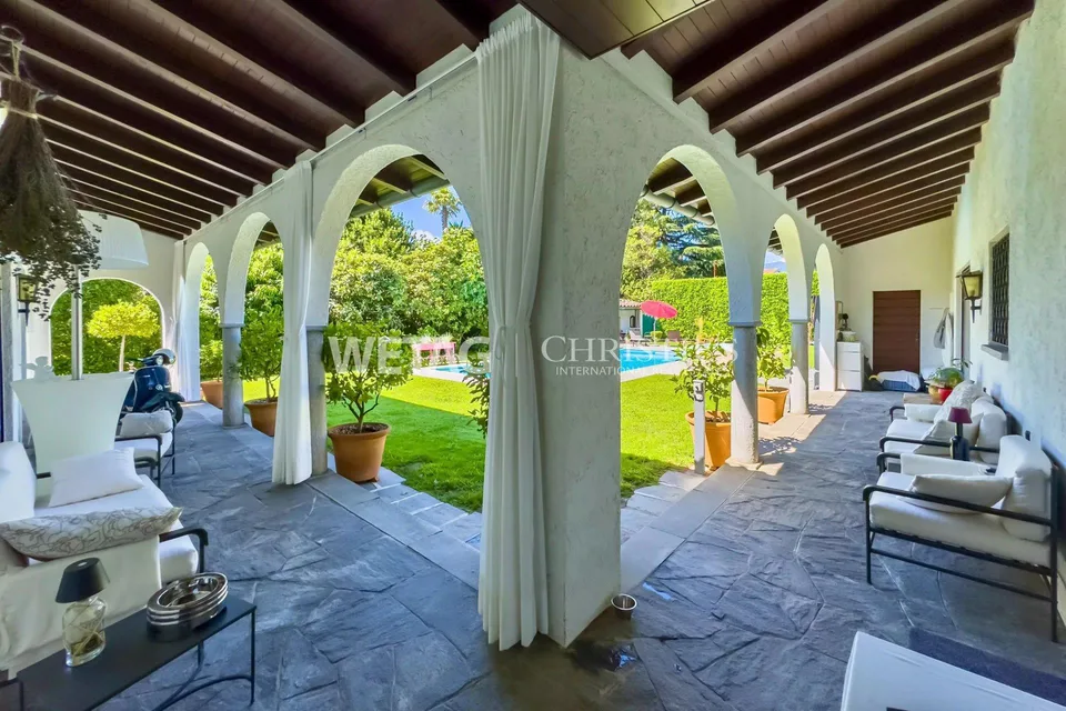 Villa elegante con piscina a Lugano-Magliaso in vendita, situata direttamente sul lago di Lugano – foto 11 di 13
