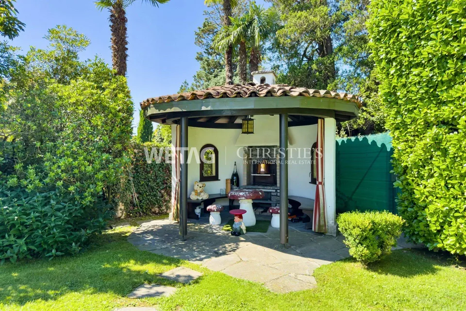 Villa elegante con piscina a Lugano-Magliaso in vendita, situata direttamente sul lago di Lugano – foto 12 di 13
