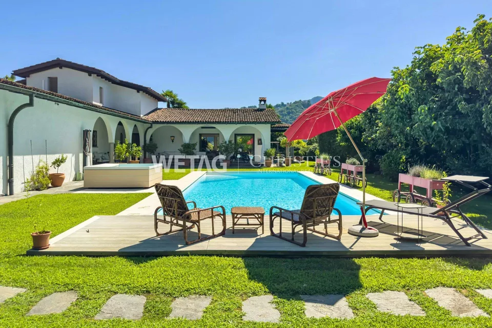 Villa elegante con piscina a Lugano-Magliaso in vendita, situata direttamente sul lago di Lugano – foto 6 di 13