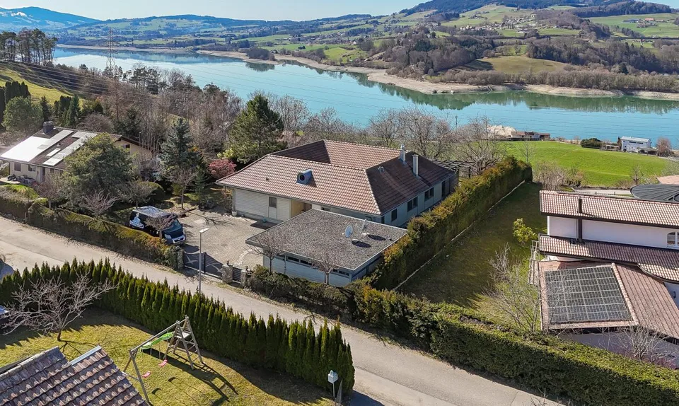 Außergewöhnliche Villa mit Panoramablick auf den See