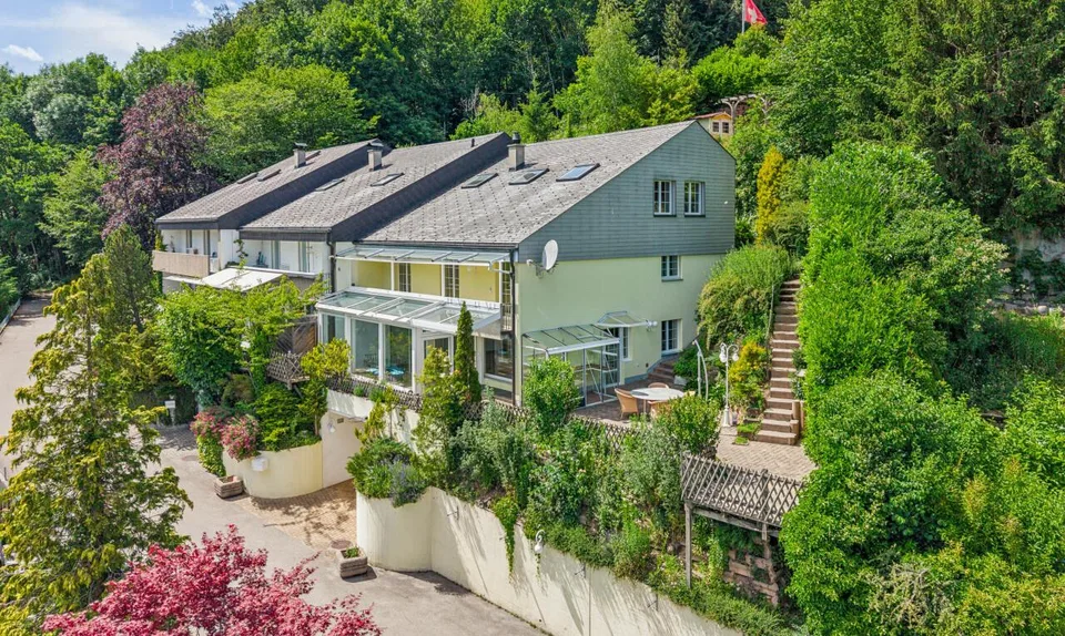 Exklusives Wohnen mit Garten, Wintergarten und Weitsicht