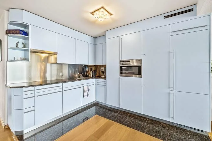 APPARTAMENTO DI 2,5 LOCALI CON VISTA LAGO E PRIVILEGI FISCALI 1