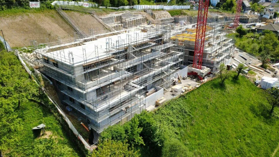 Modernes Attikawohnen mit viel Licht und Weite