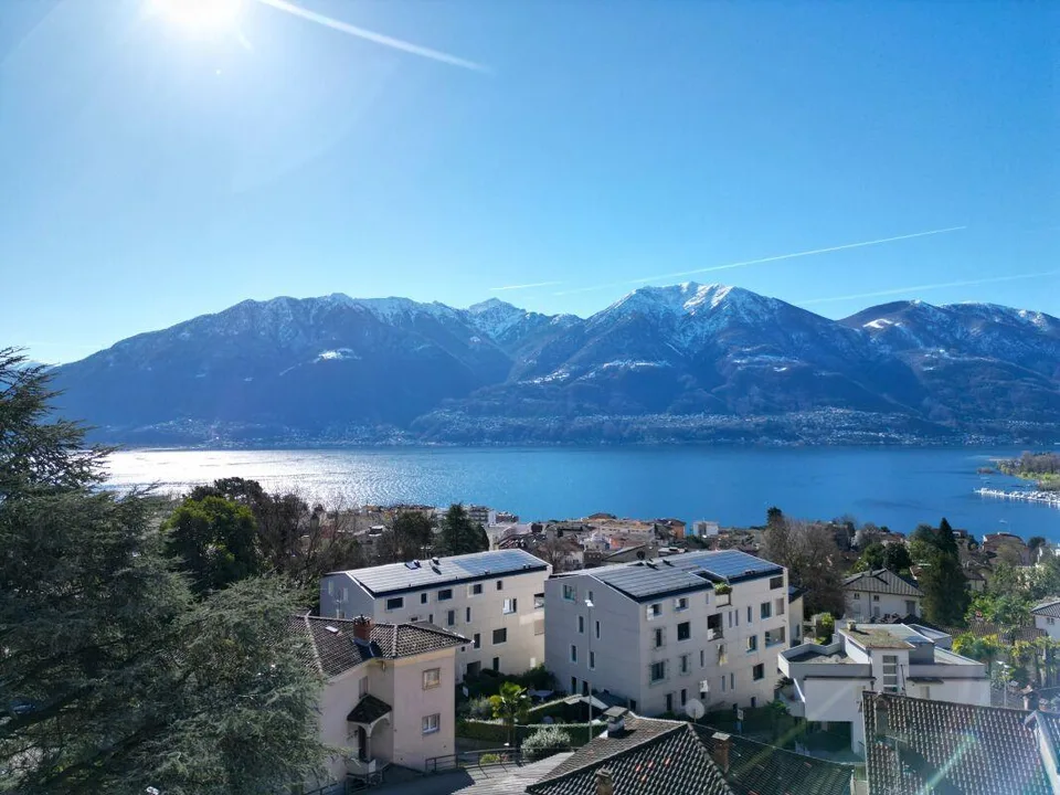 Attico con vista lago nel cuore di Muralto | Penthouse mit Seeblick...