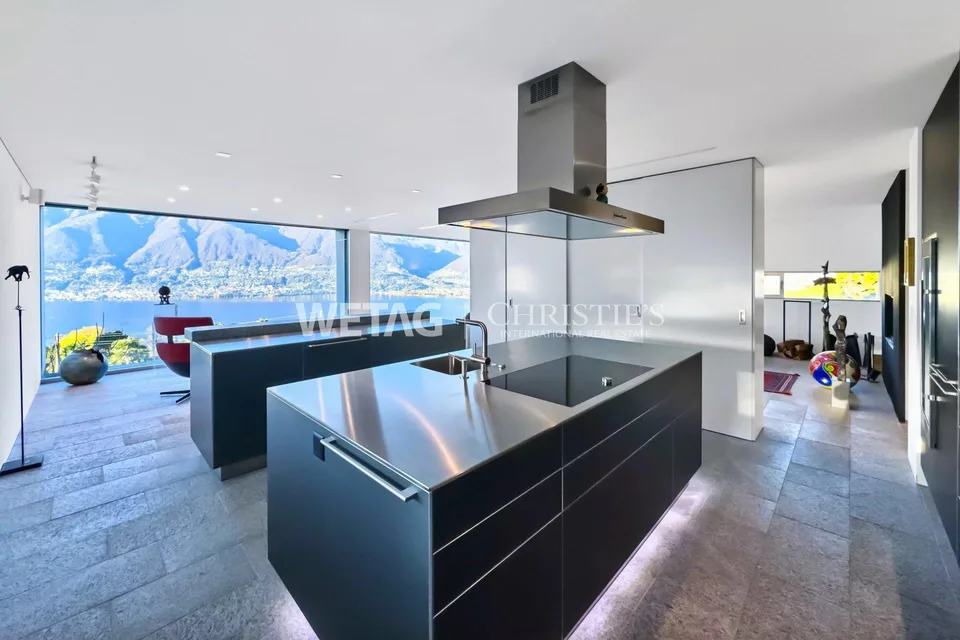 Exklusive Villa mit Panoramablick, grosszügigen Terrassen & Aussenp...