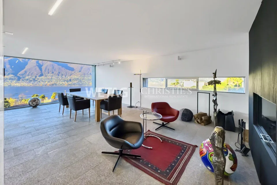 Exklusive Villa mit Panoramablick, grosszügigen Terrassen & Aussenp...