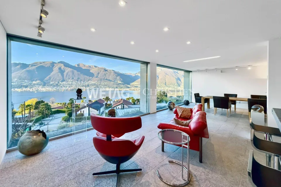 Exklusive Villa mit Panoramablick, grosszügigen Terrassen & Aussenp...