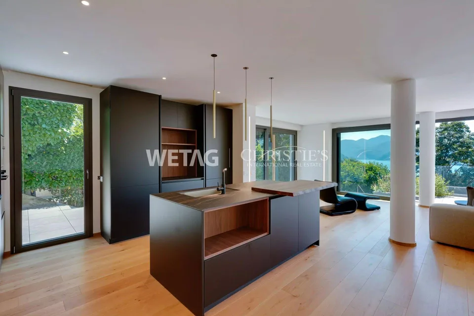 Lugano-Muzzano: spacious villa with pool & lake view for sale