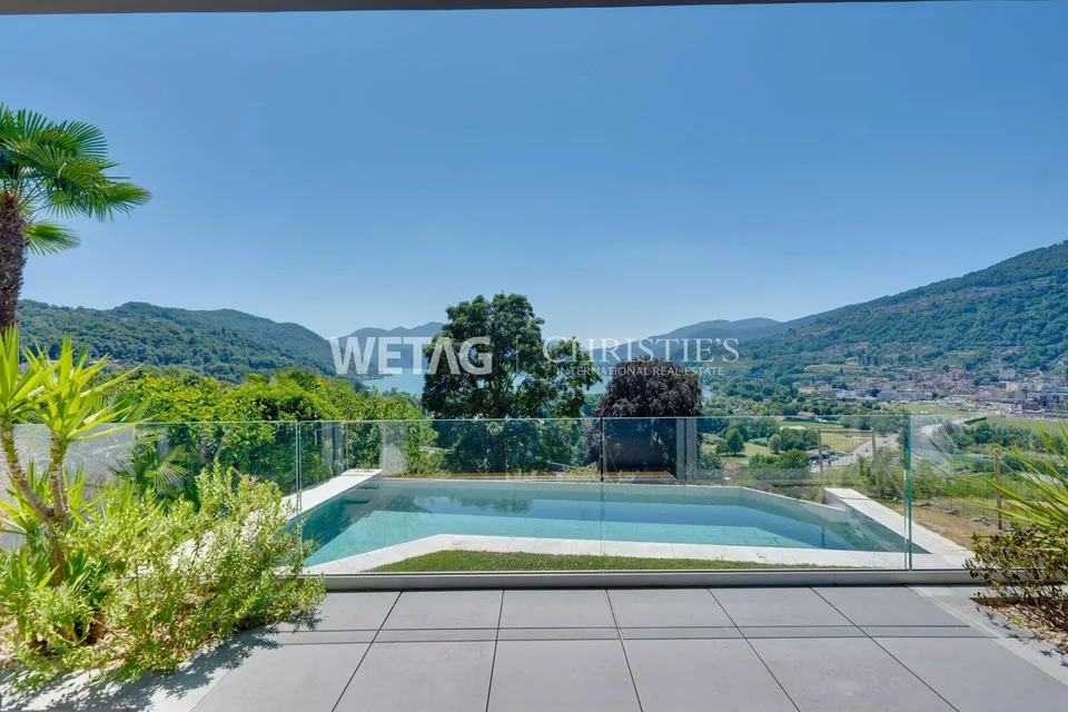 Lugano-Muzzano: spacious villa with pool & lake view for sale