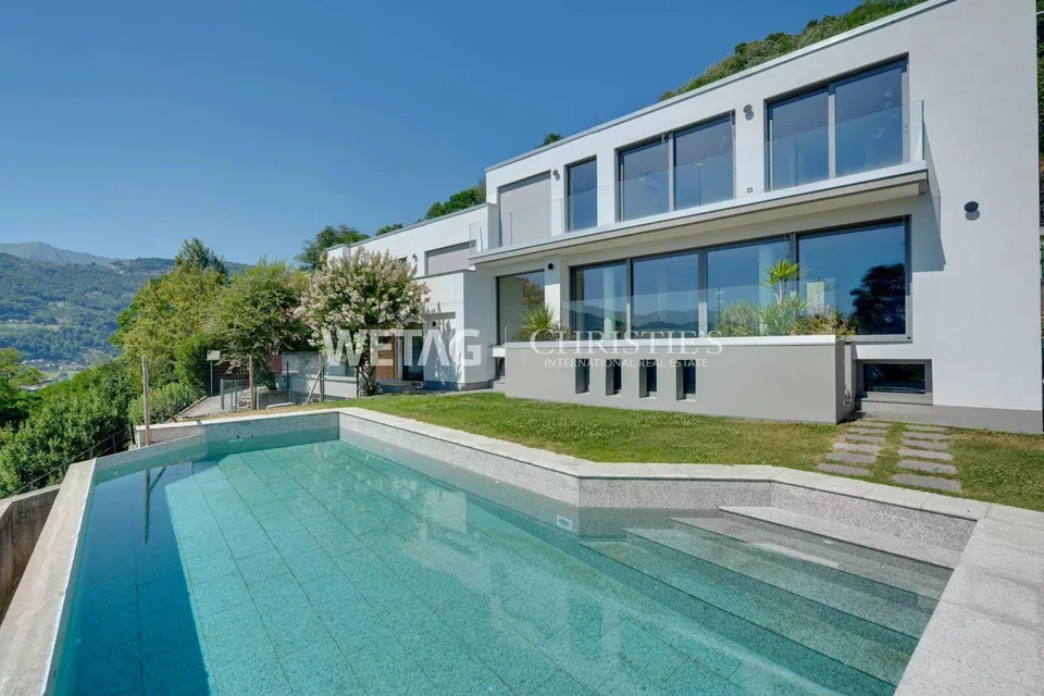 Lugano-Muzzano: grosszügige Villa mit Pool & Blick auf den Luganers...