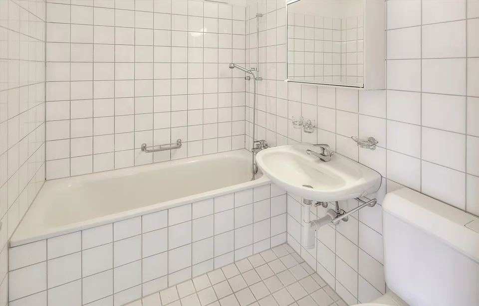 Cozy apartment with garden seating in a quiet neighborhood. 1 rent free