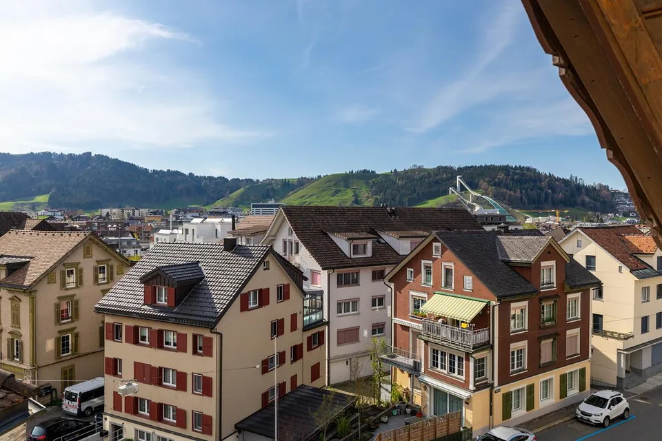 Einsiedeln: frisch renovierte Dachmaisonette-Wohnung in der Altstadt