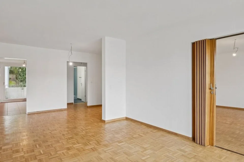 Freshly renovated 4-room apartment in a quiet location
