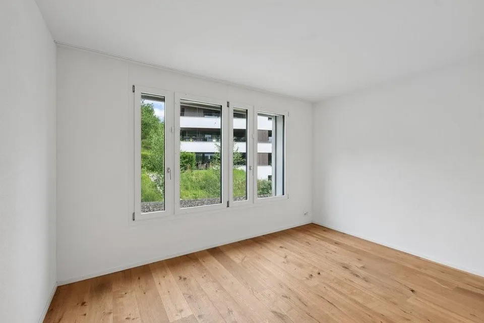 Abitare attraente con stile in un ambiente verde.