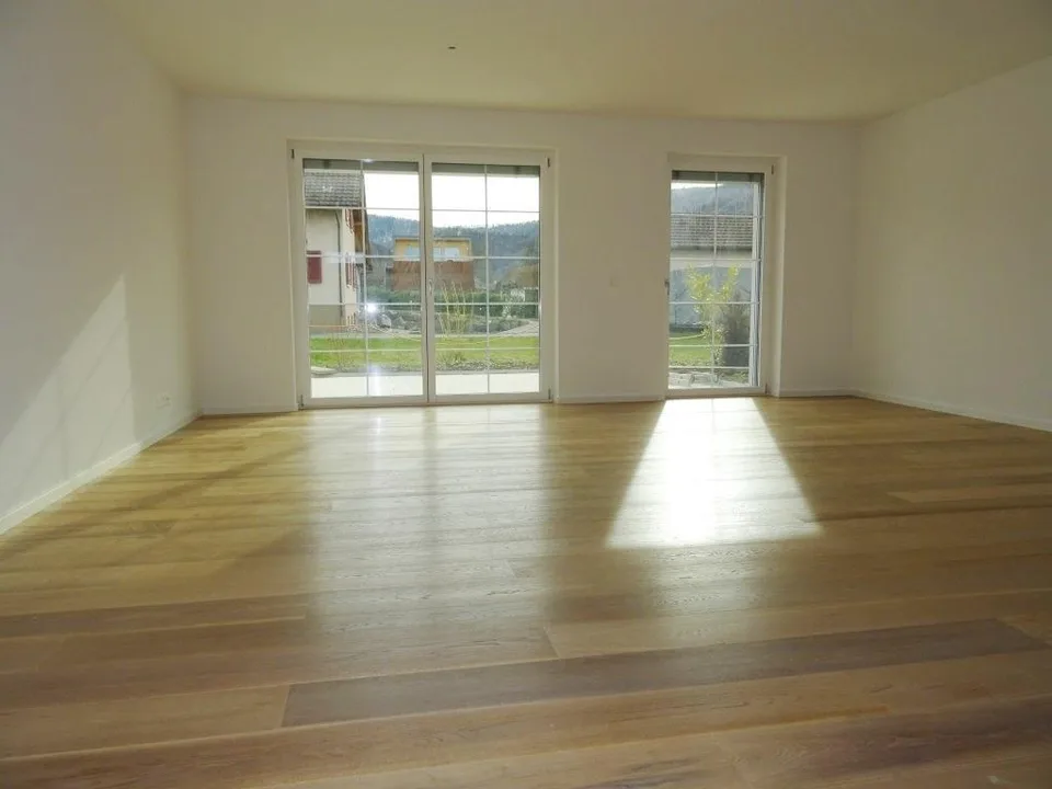modernes Wohnen mit Gartensitzplatz