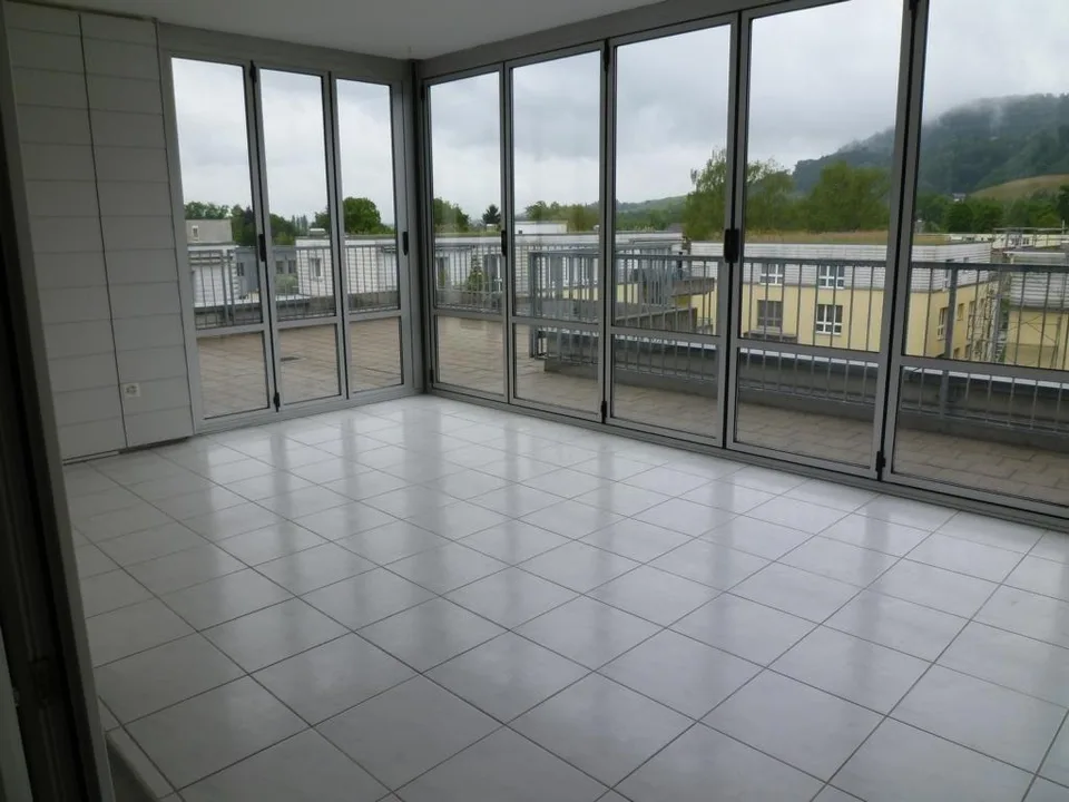 Appartamento moderno in mansarda di 5.5 locali con balcone vetrato & terrazza