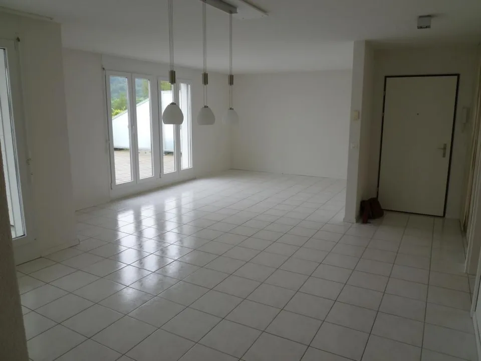 Appartamento moderno in mansarda di 5.5 locali con balcone vetrato & terrazza