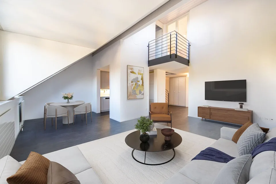 Centrale e tranquillo: Luminoso appartamento duplex di 3.5 locali con giardino d'inverno e balcone