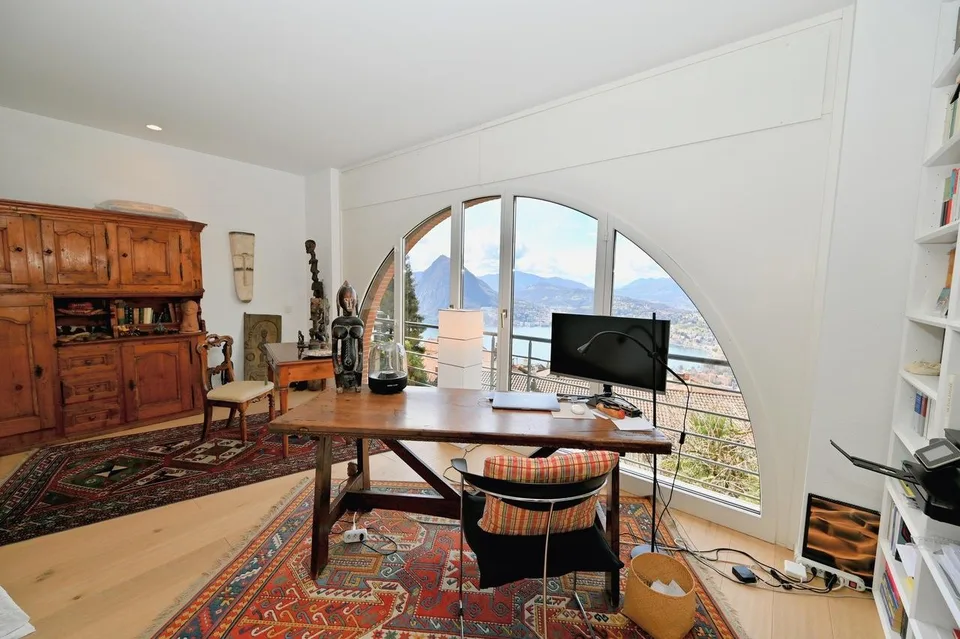 Eleganza e Carattere: Appartamento Triplex con Vista Panoramica