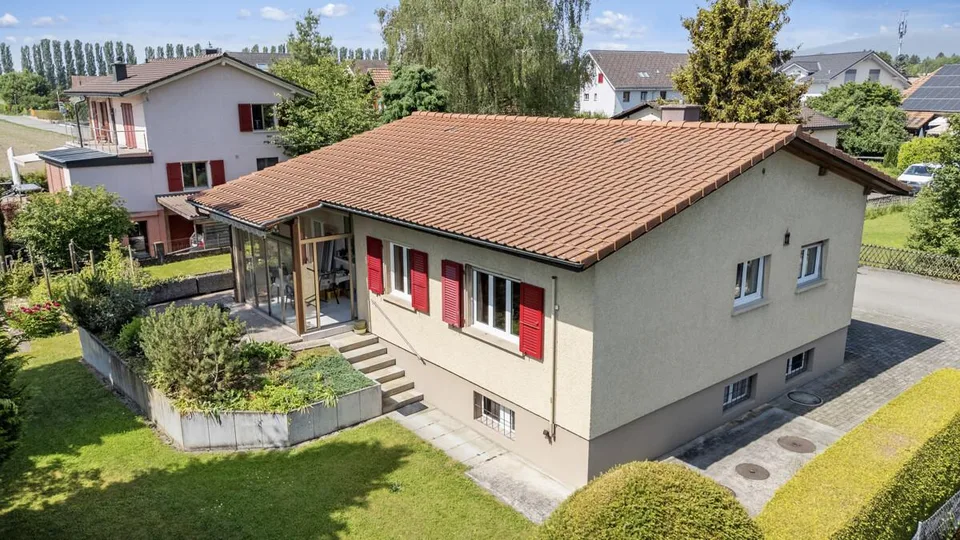 Einfamilienhaus mit Ausbaupotenzial auf grosszügiger Parzelle