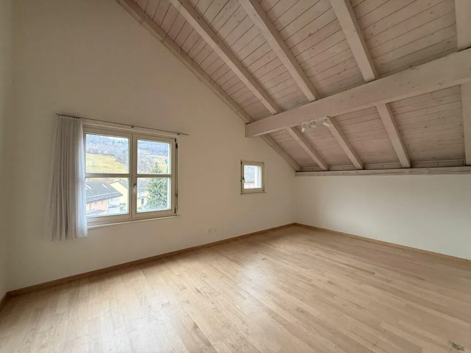 grosszügige 3.5 Zimmer-Dachwohnung im Zentrum von Buchs-Räfis