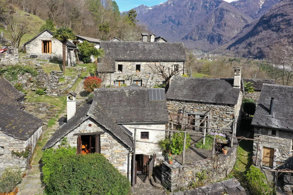 Sehr schönes Rustico mit Sicht auf die Berge im Maggiatal