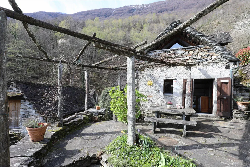 Sehr schönes Rustico mit Sicht auf die Berge im Maggiatal
