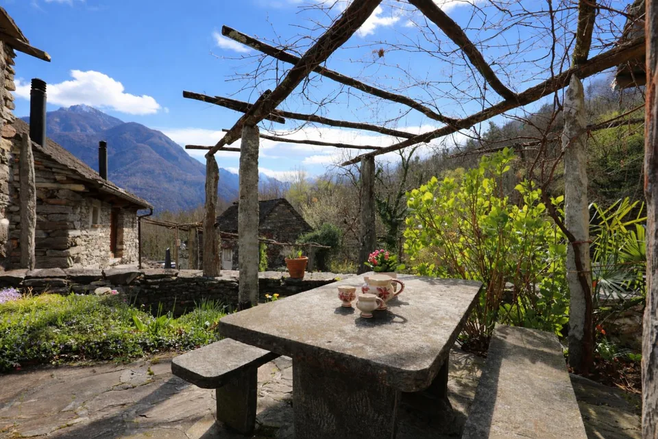 Sehr schönes Rustico mit Sicht auf die Berge im Maggiatal