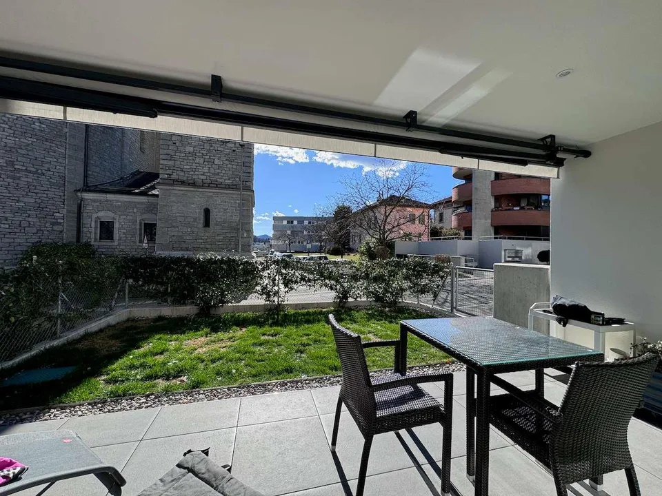 Moderno 2.5 con giardino