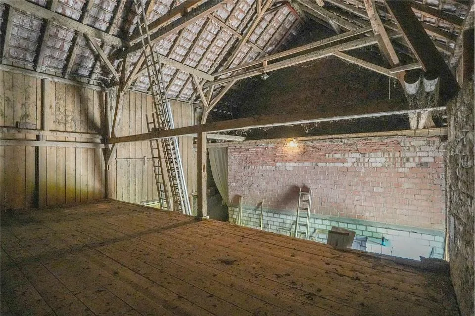 Former farmhouse with a lot of land and potential – photo 12 of 13