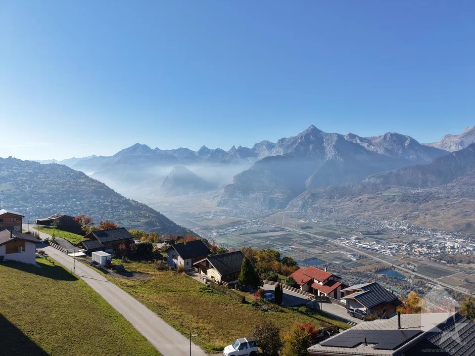 3,5-Zimmer-Wohnung in Veysonnaz mit Terrasse und Rasen