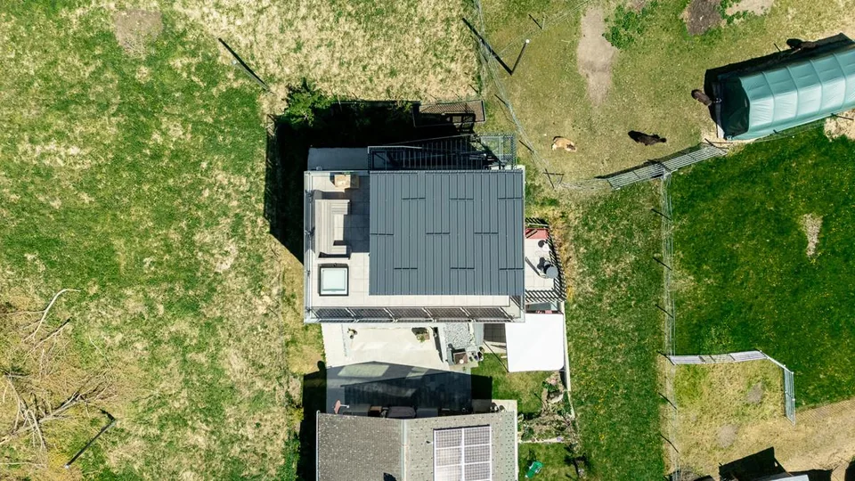 Maison bifamiliale avec appartements de première classe dans un quartier calme à Bürchen – photo 18 sur 21