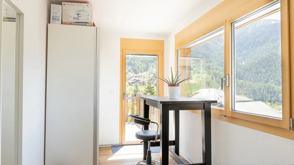 Maison bifamiliale avec appartements de première classe dans un quartier calme à Bürchen – photo 11 sur 21